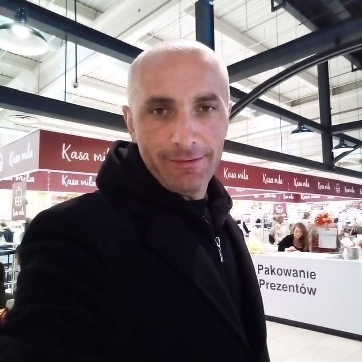  47667997  Giorgi, 44 ,    