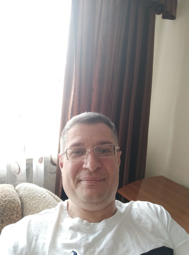  54482347  Valeri, 52 ,    