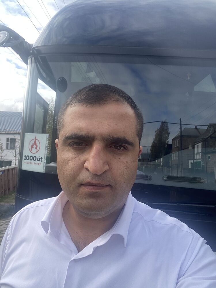  54303887  Karen, 37 ,    