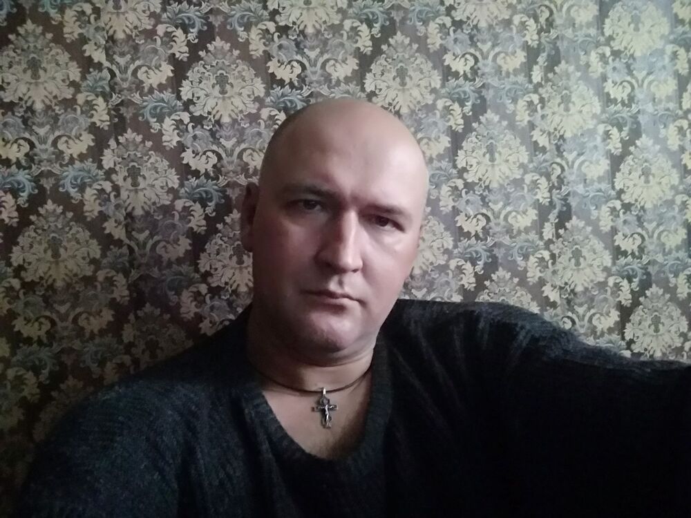  16027897  Viktor, 42 ,    