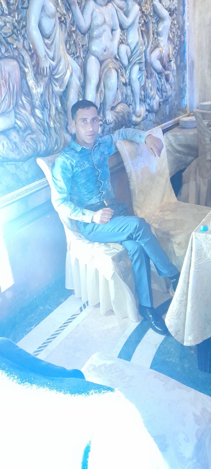  27069407  Artyom, 33 ,    