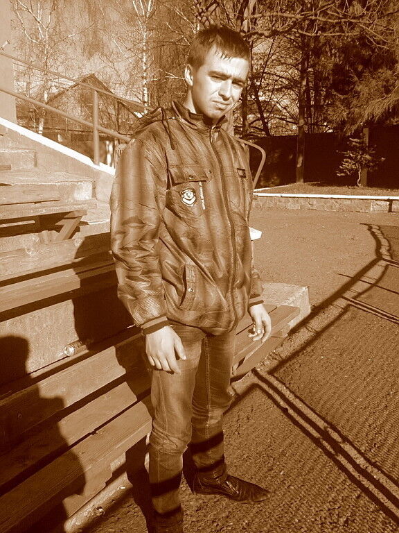  19097747  ANDRII, 29 ,    