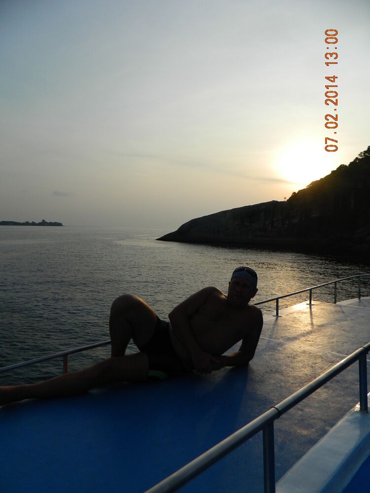  ,   Dita, 48 ,  