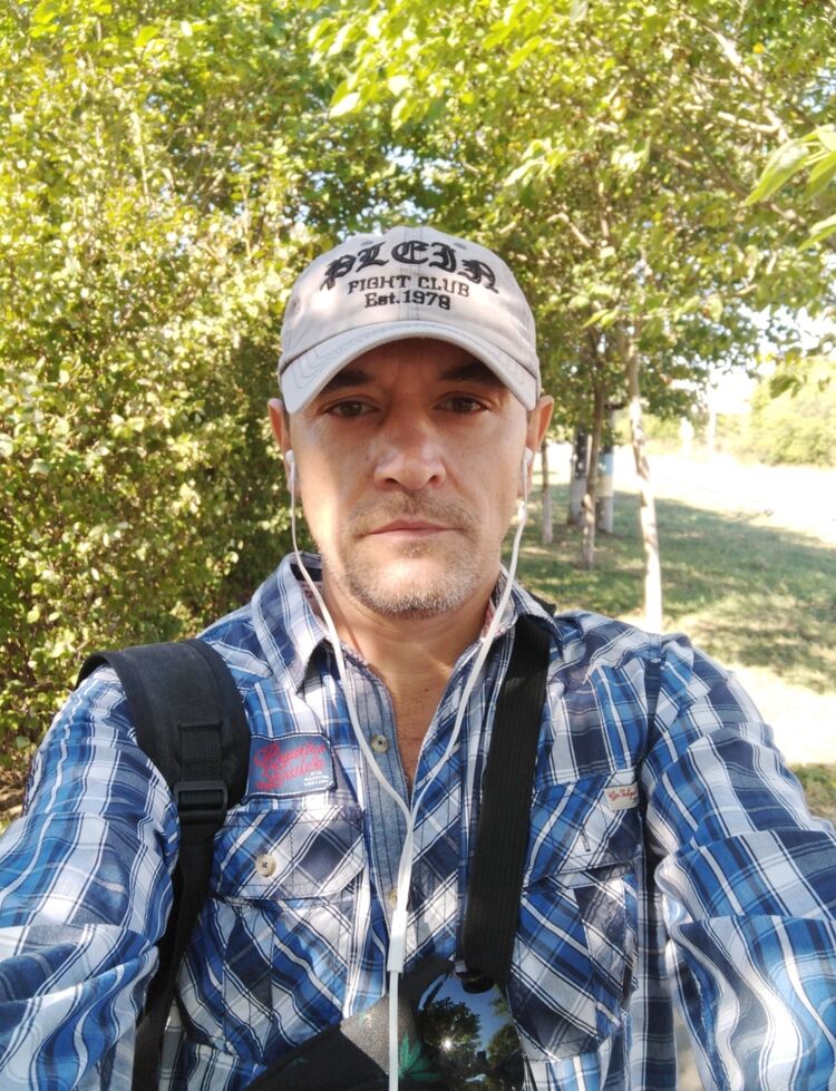  37445267  Alex, 46 ,    