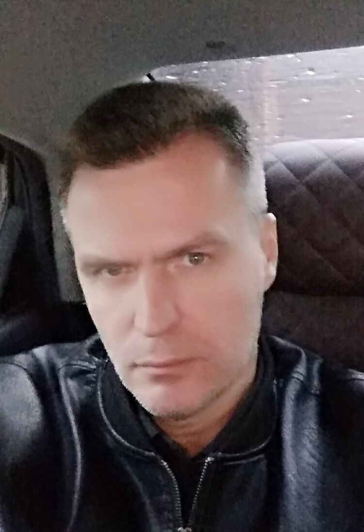  45086847  Alex, 40 ,    Saint John's