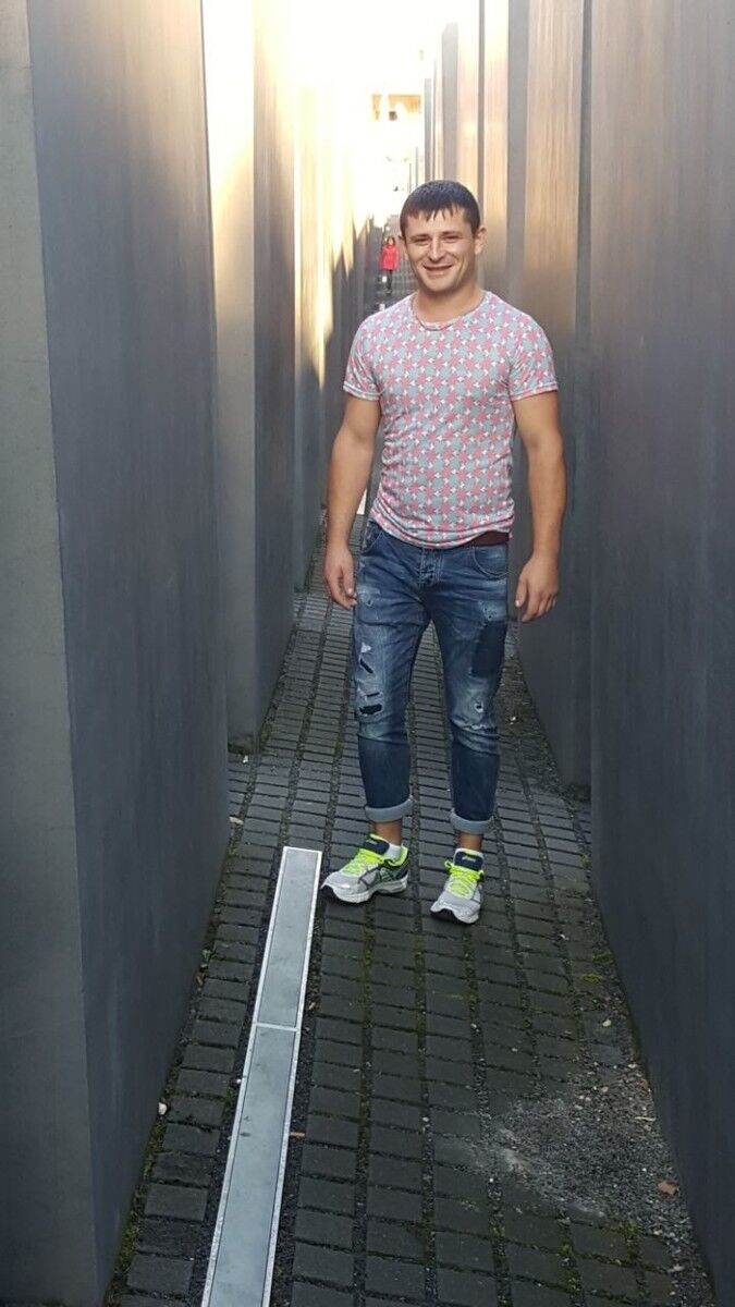 18553267  Serghei, 34 ,    