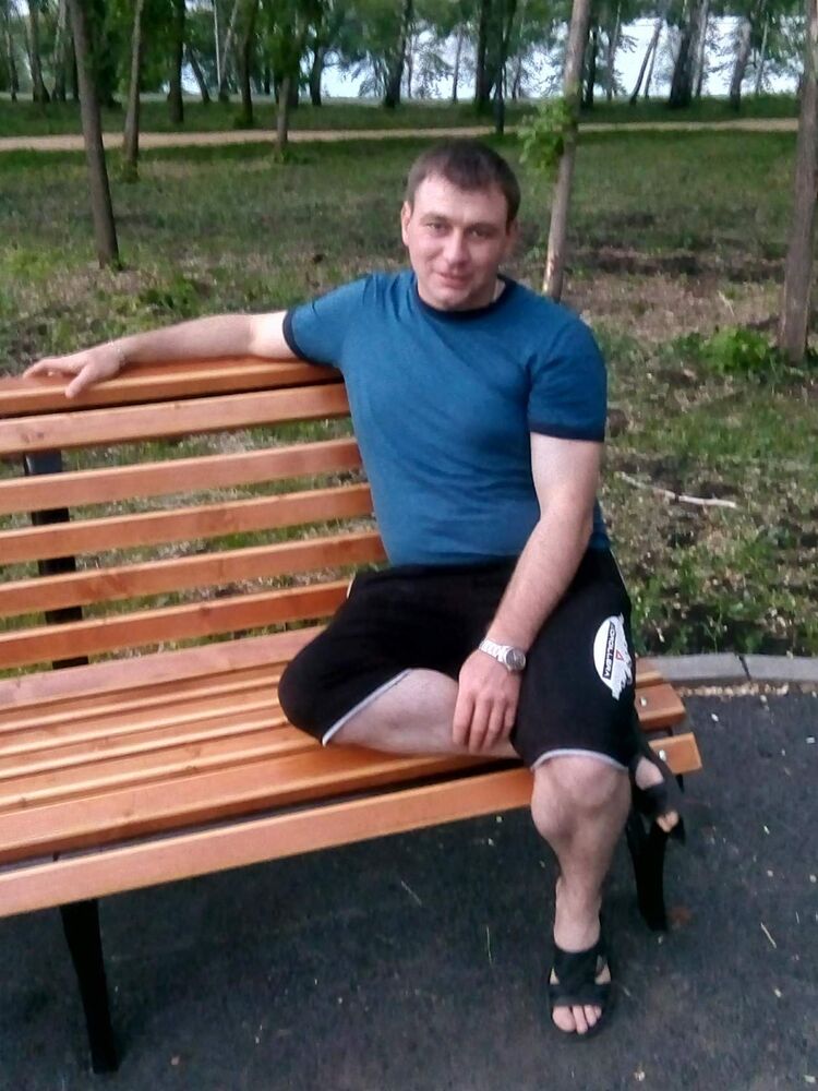  37984067  Pavel, 33 ,     