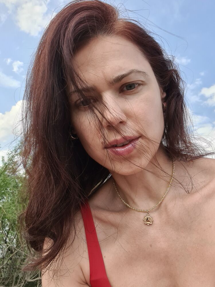  54130967  Elena, 44 ,    