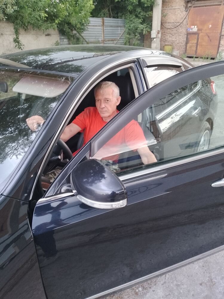  52914117  Konstantin, 53 ,    