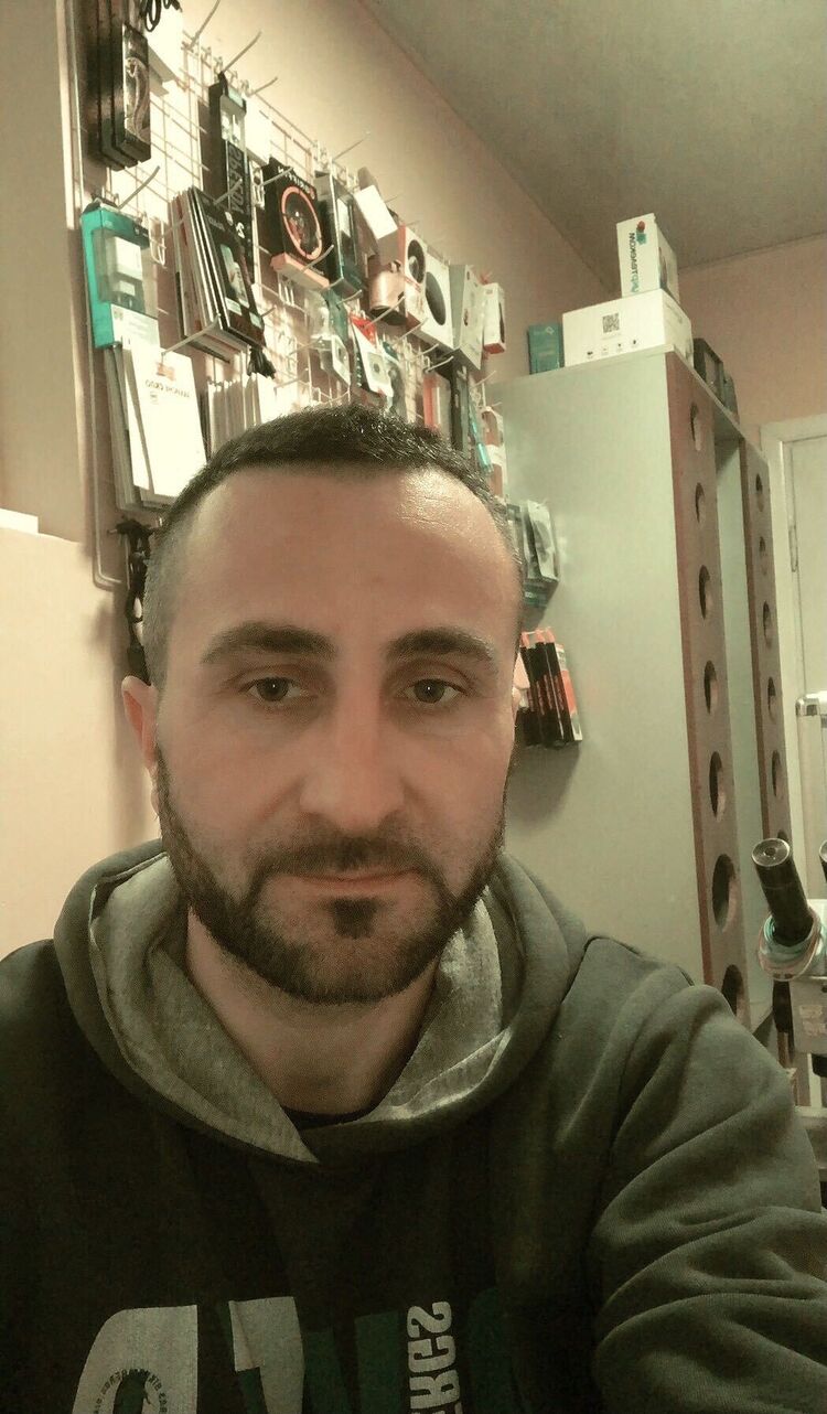  45162237  Andrei, 33 ,    