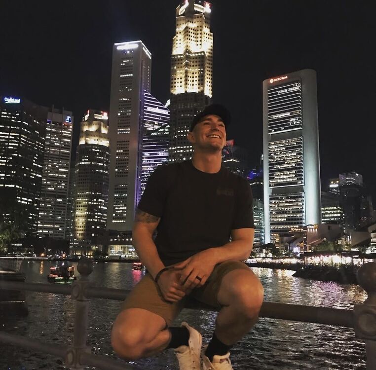  ,   Logan Tomf, 44 ,     , c 