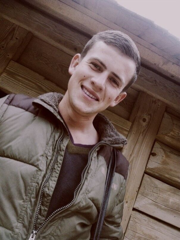  9954177  Vladislav, 30 ,    