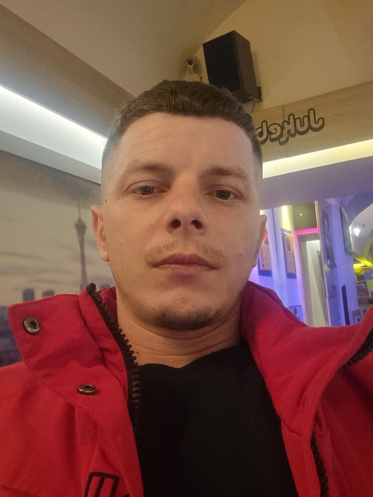  51089477  , 35 ,    Dejvice