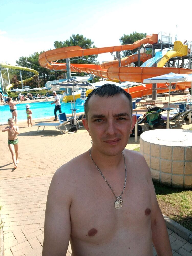  40633877  Alexander, 33 ,    