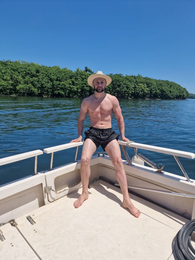  ,   Viktor, 35 ,   ,   , c 