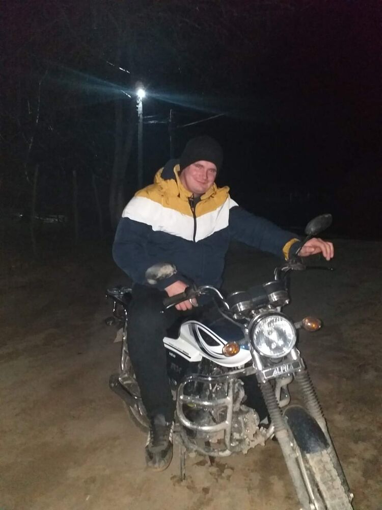  24830747  Stas, 44 ,    