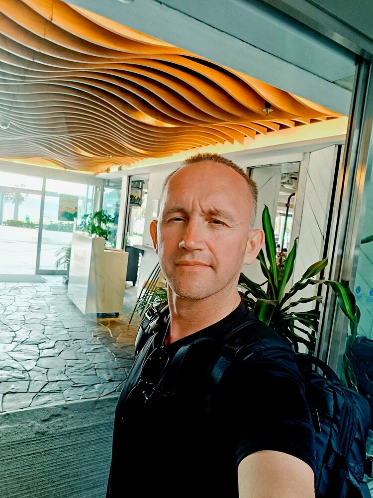  39661057  DENIS, 40 ,    