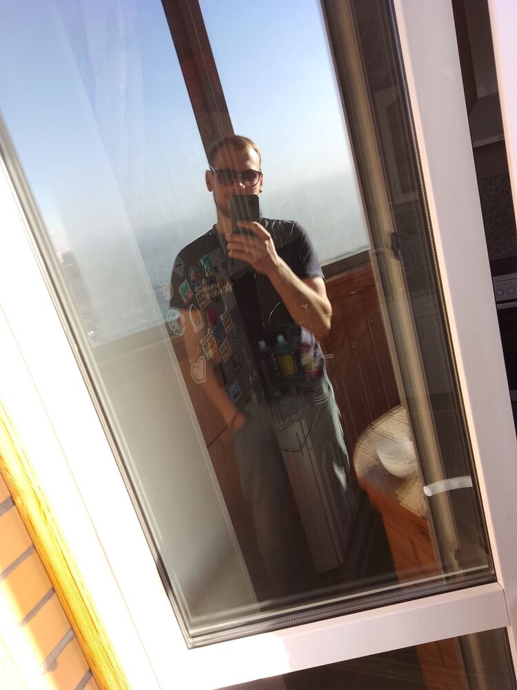  25407157  Igor, 27 ,    