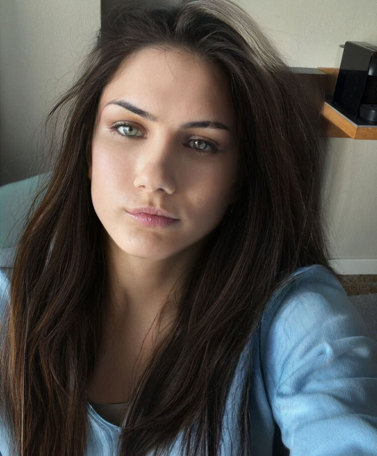  51960057  Lena, 22 ,    