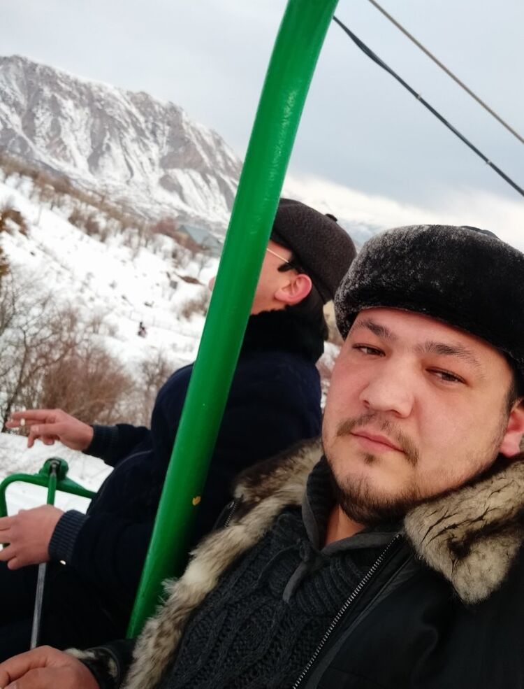  18852147  Ulugbek, 37 ,    