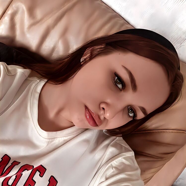  ,   Valeria, 20 ,   