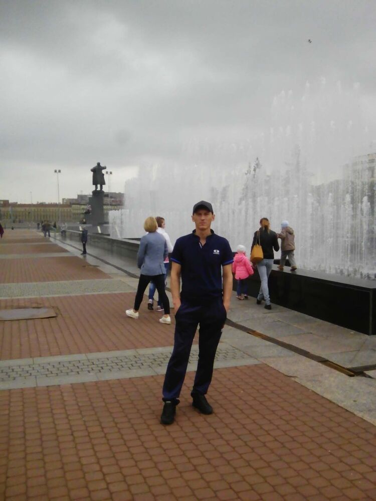  19028037  Anton, 41 ,    