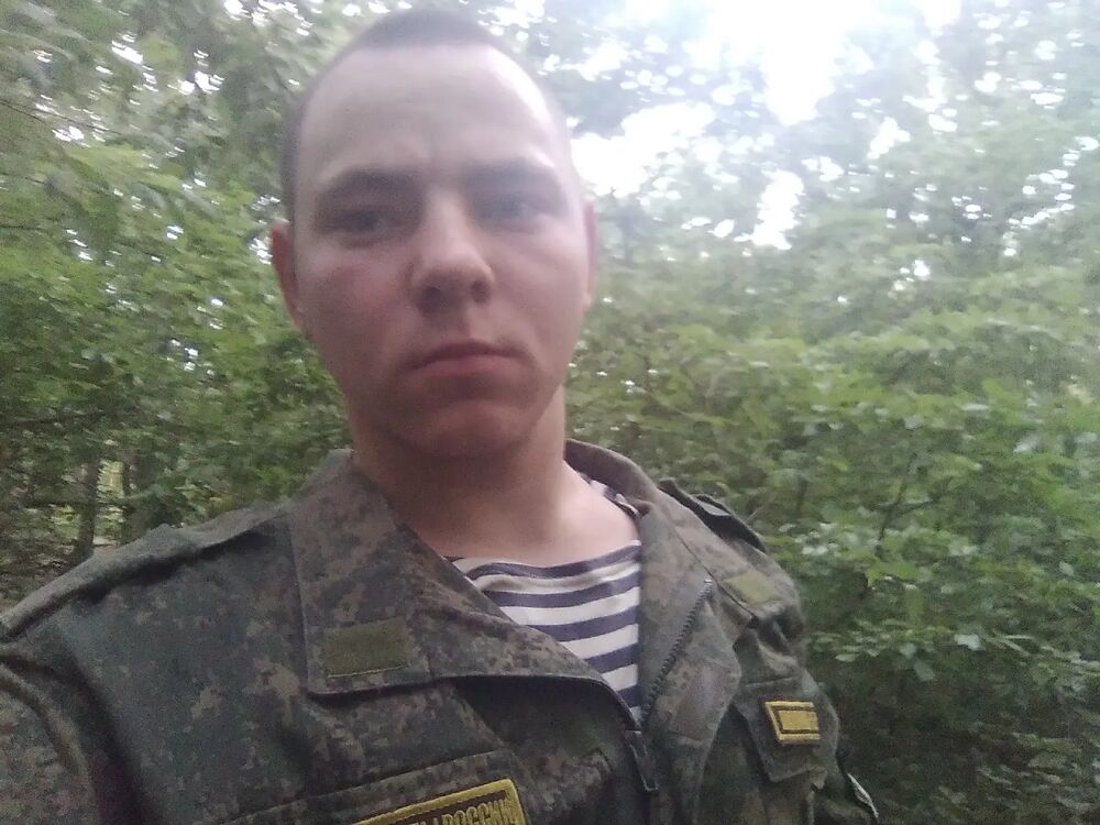  42320297  Vladislav, 22 ,    