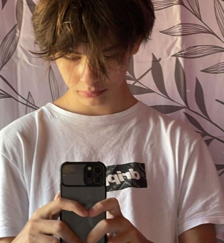  53732817  Veyner, 18 ,    