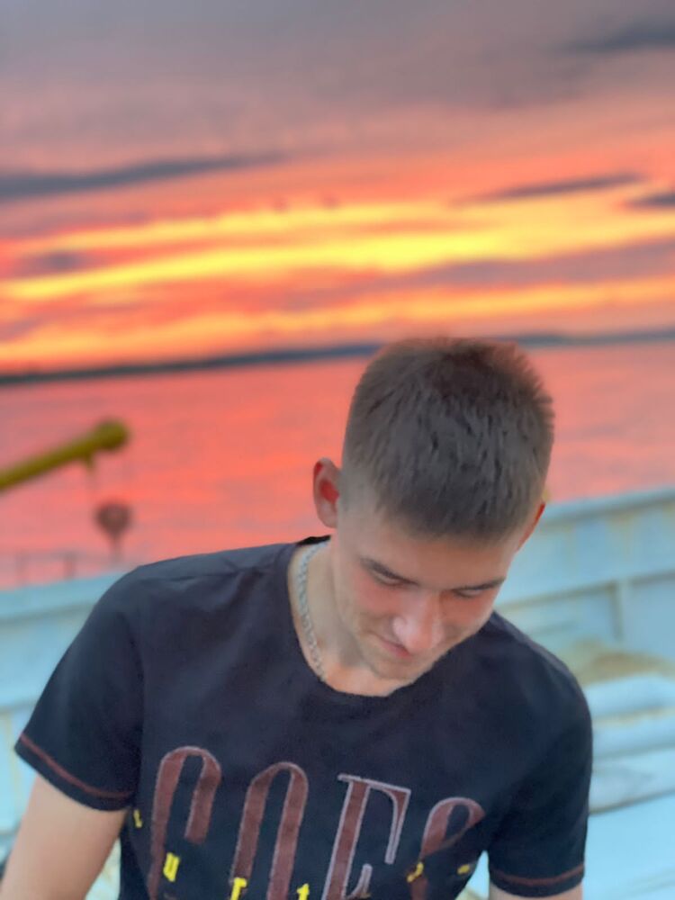  -,   Ilya, 21 ,   