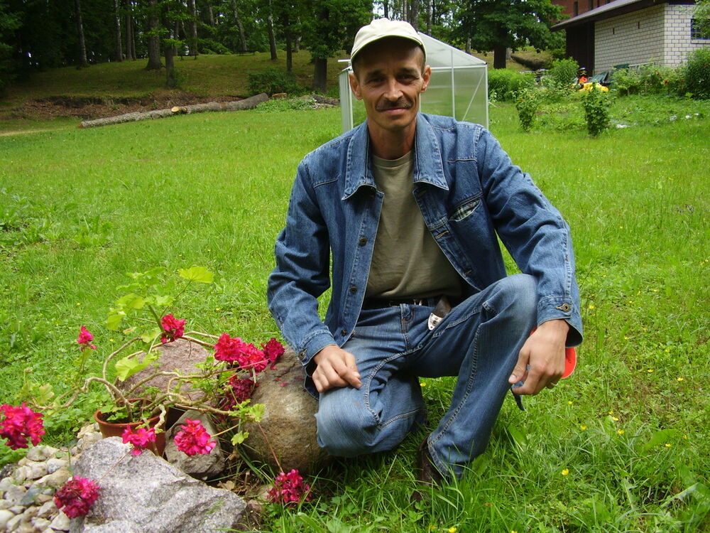  ,   Stas, 56 ,  