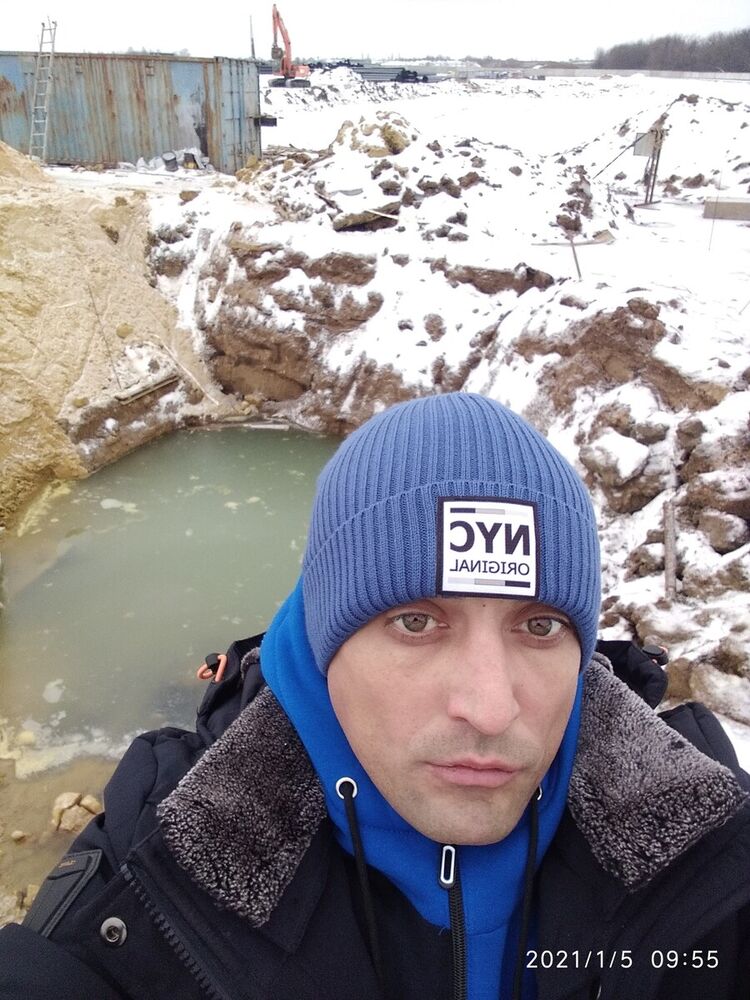 22045847  Sergei, 37 ,    
