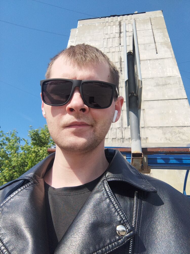  53010877  Vladislav, 32 ,    