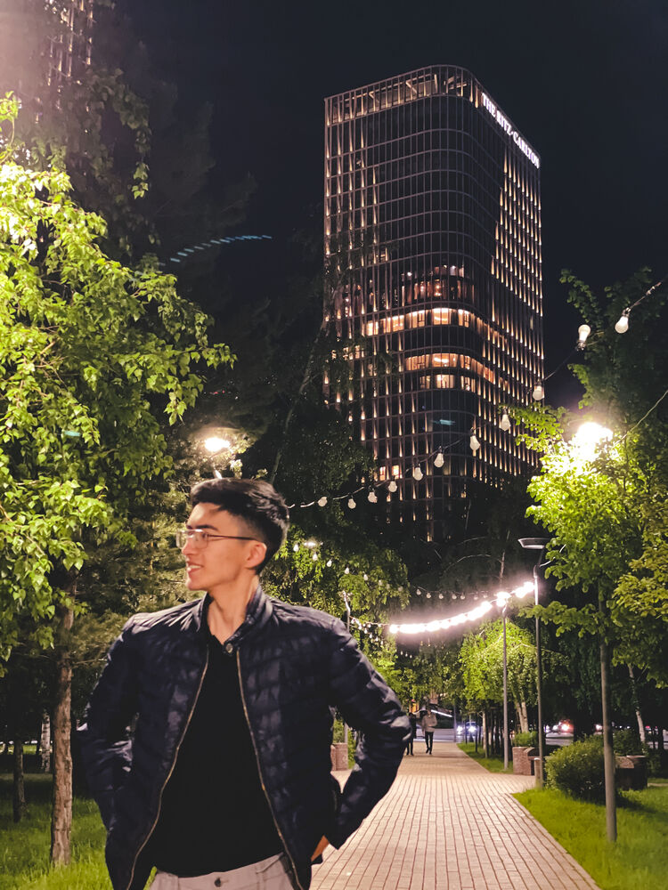  44279047  Islambek, 25 ,    