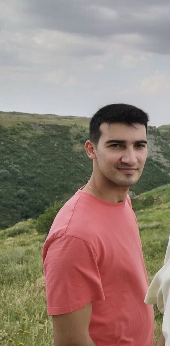  35671877  Arman, 29 ,    