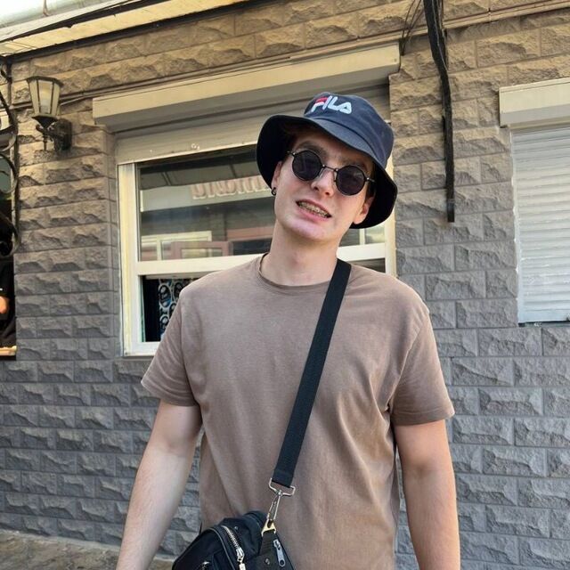  52982617  , 21 ,    --