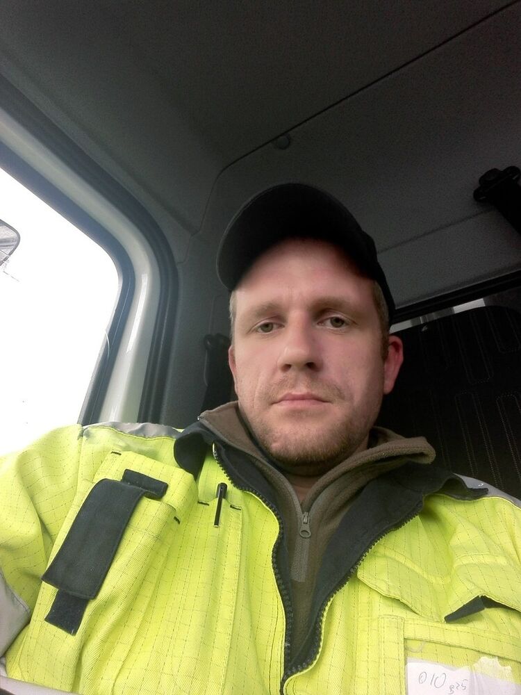  9706117  Pavel, 38 ,    