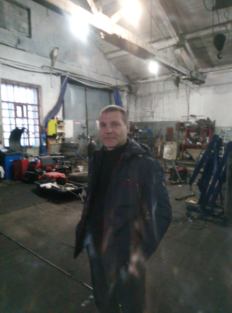  32933887  Dmitry, 47 ,    