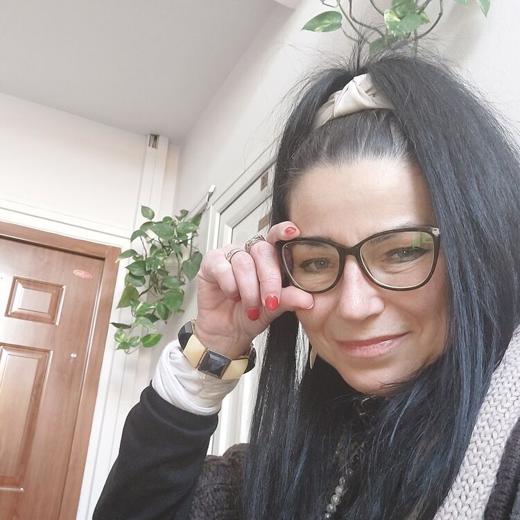  34386197  Julja, 49 ,    