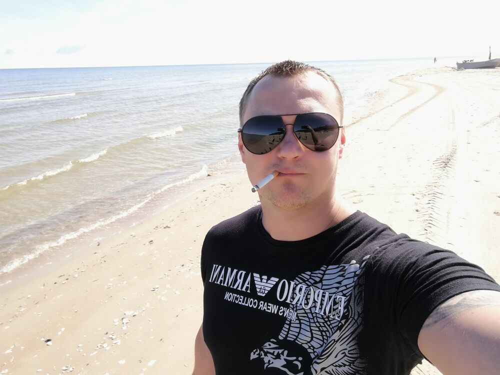 11763217  Dmitrij, 40 ,    