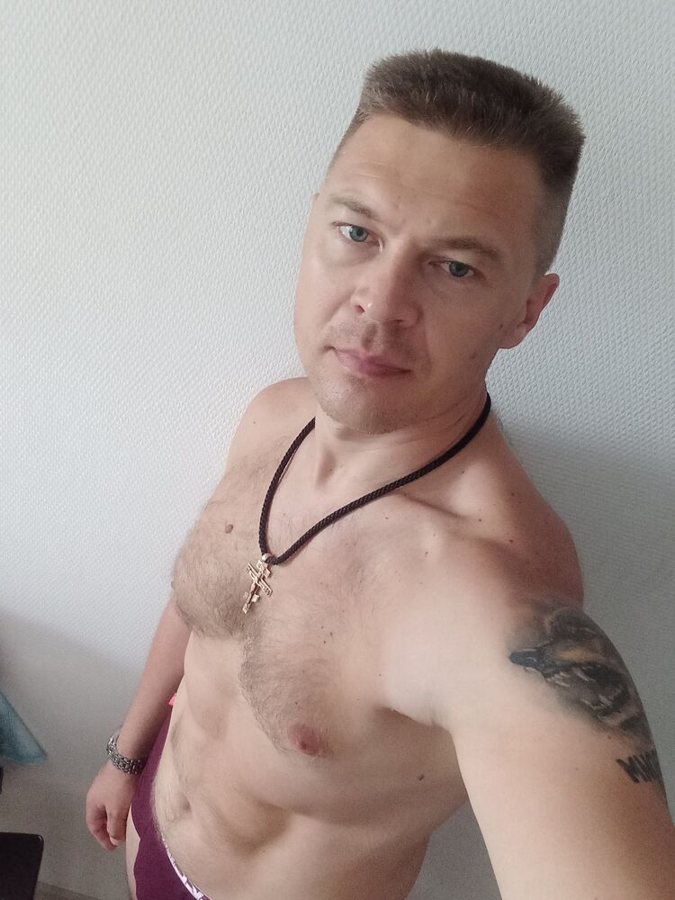  28323207  Nikolai, 43 ,    