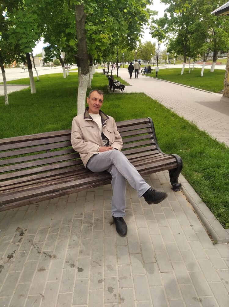  34557917  Artyom, 49 ,    