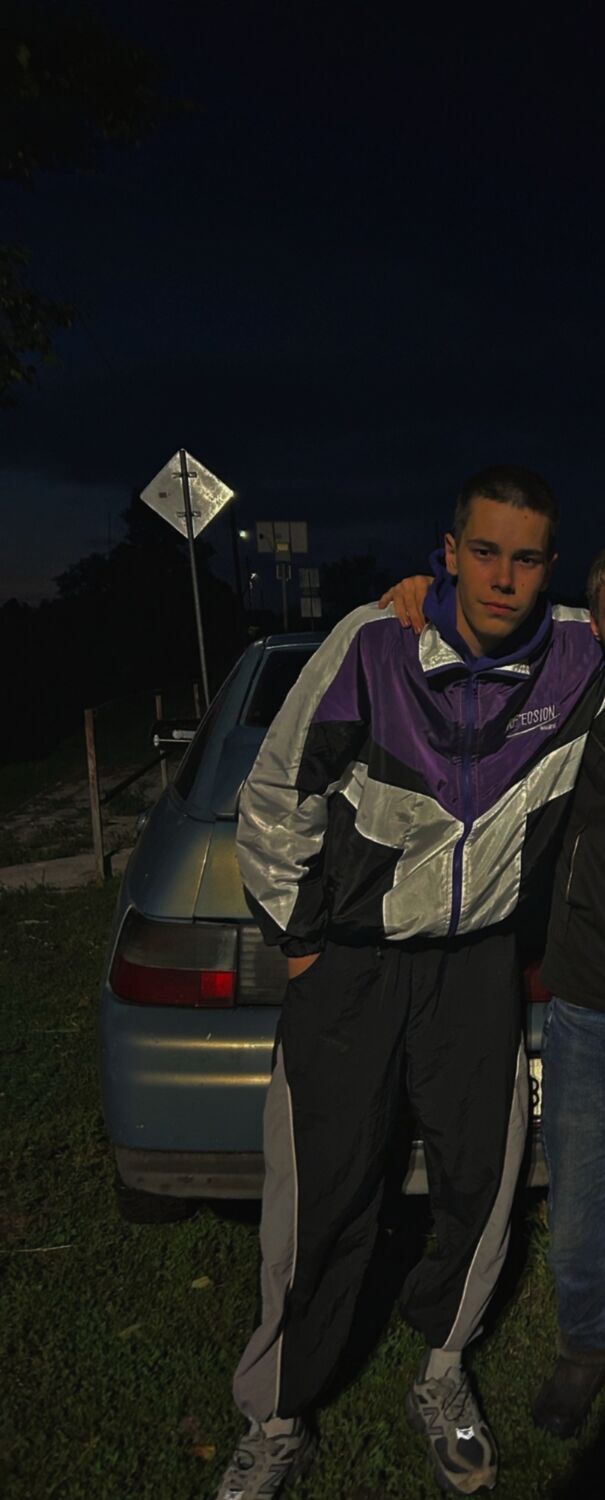  45077797  Denis, 21 ,    