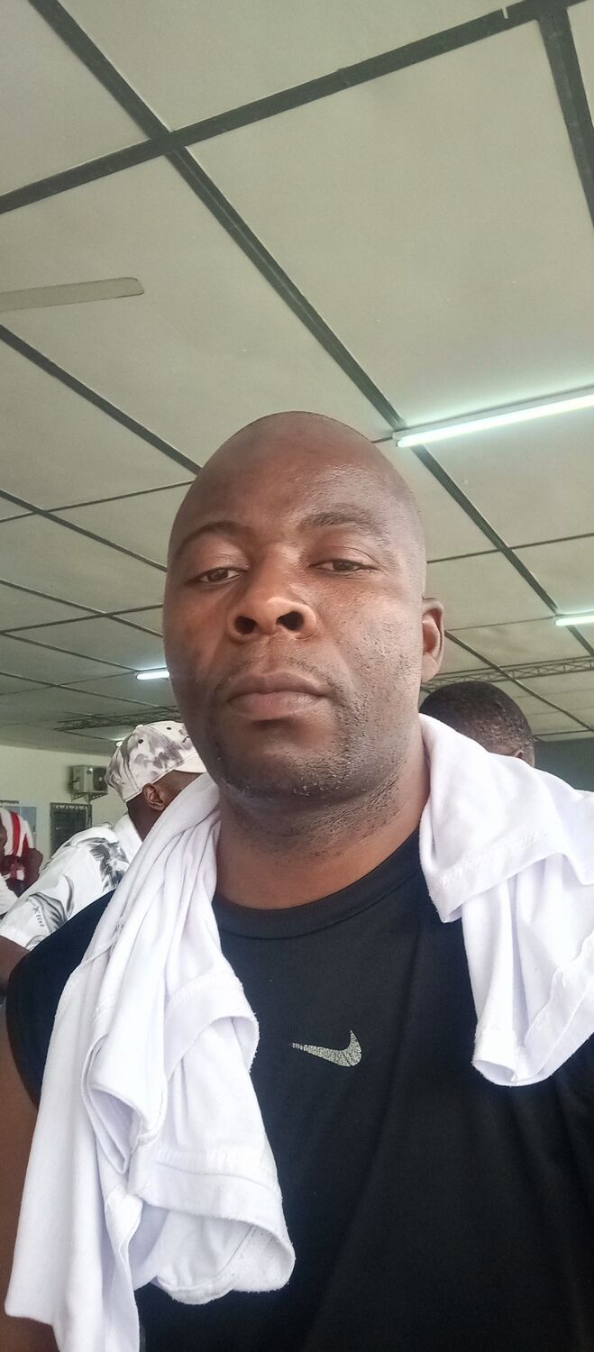  Pointe-Noire,   Li, 42 ,   ,   