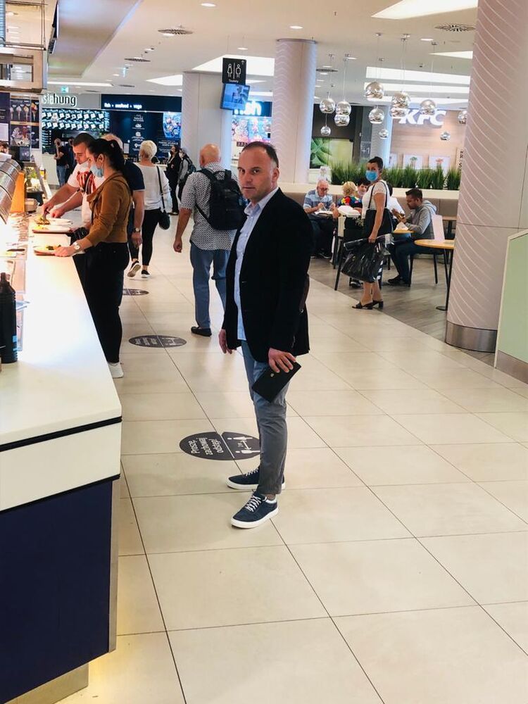 23939807  Zviad, 45 ,    Praha