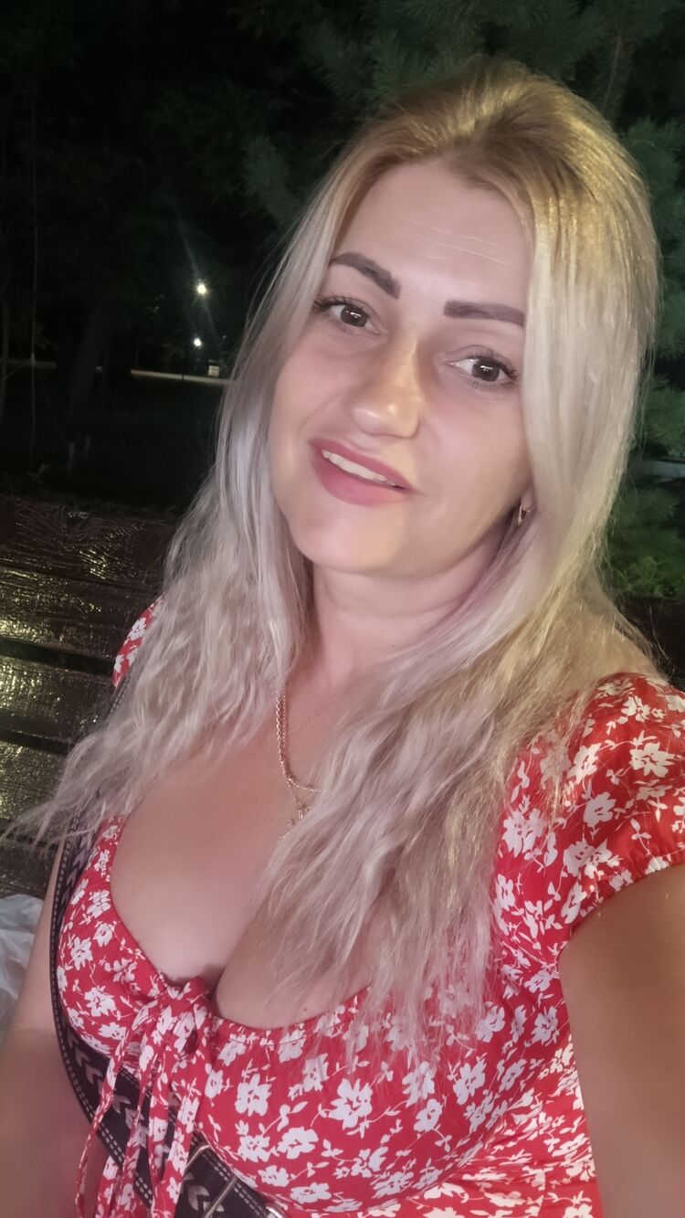  52835887  Elena, 43 ,    --