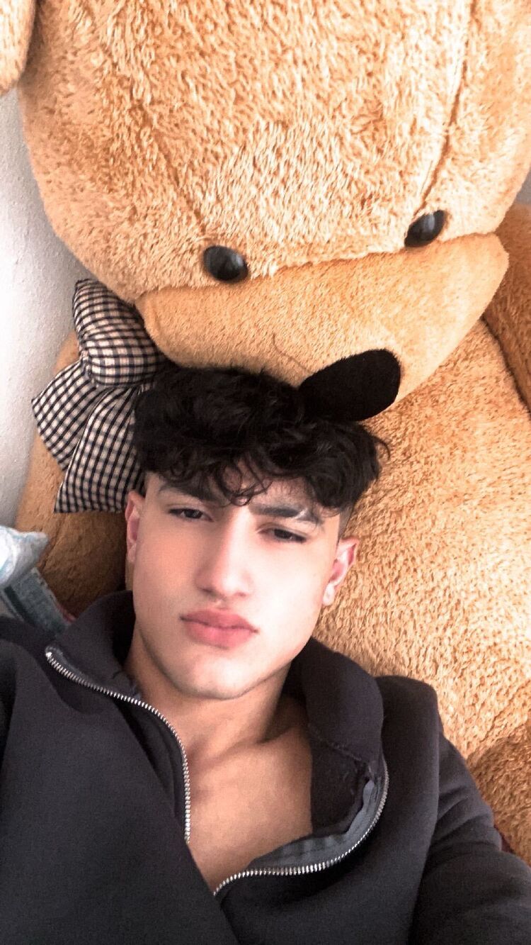  Batman,   Mustafa, 19 ,   ,   