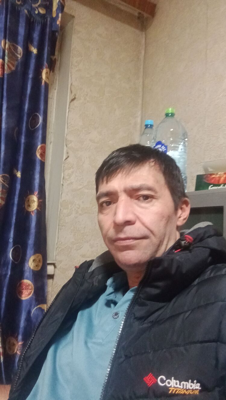  40562717  Polad, 43 ,    