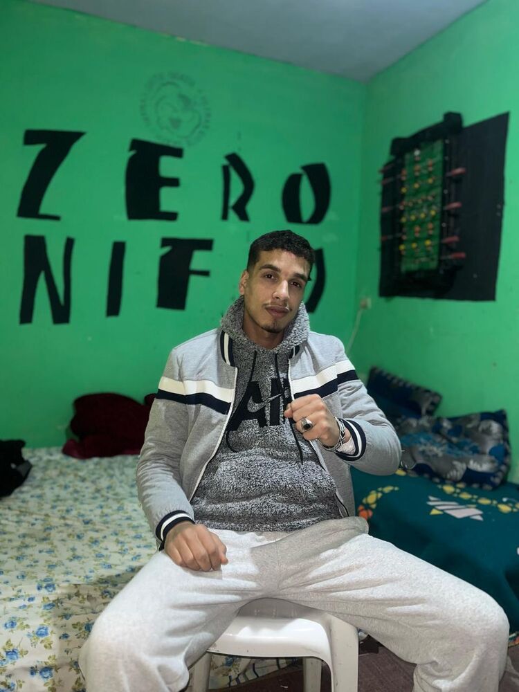  ,   Hicham, 25 ,   ,   