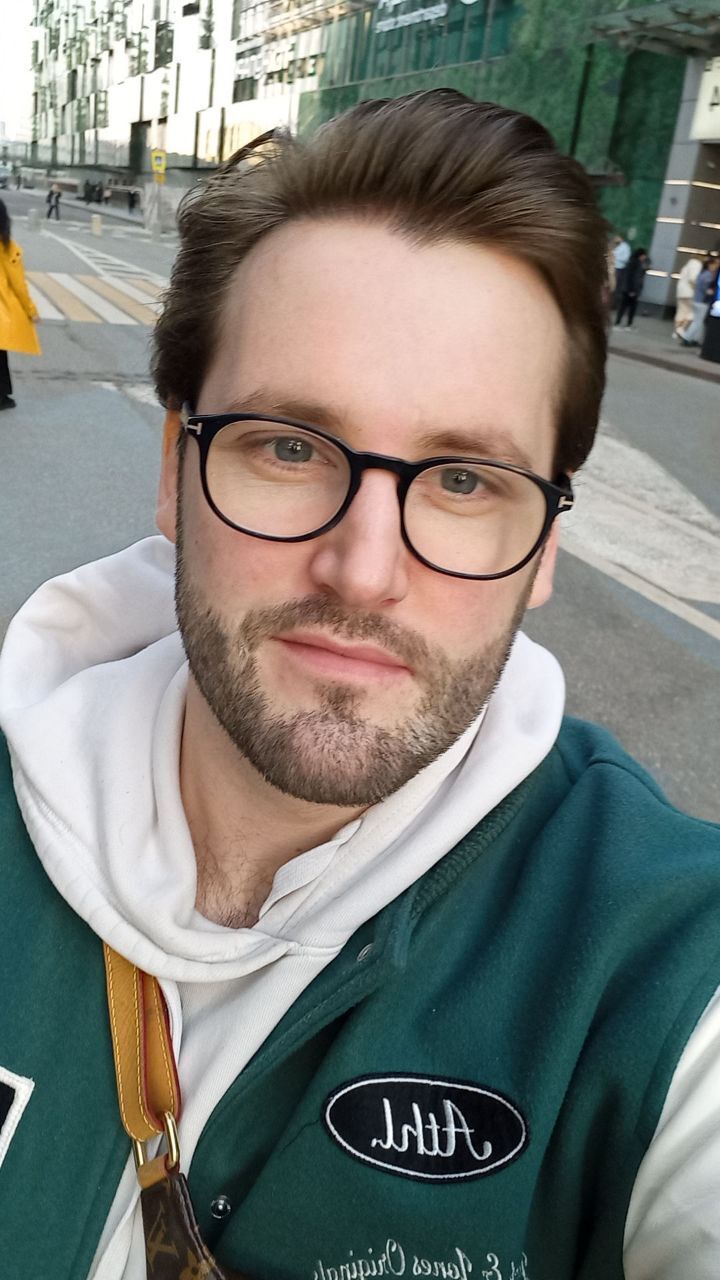  ,   Anton, 33 ,   ,   