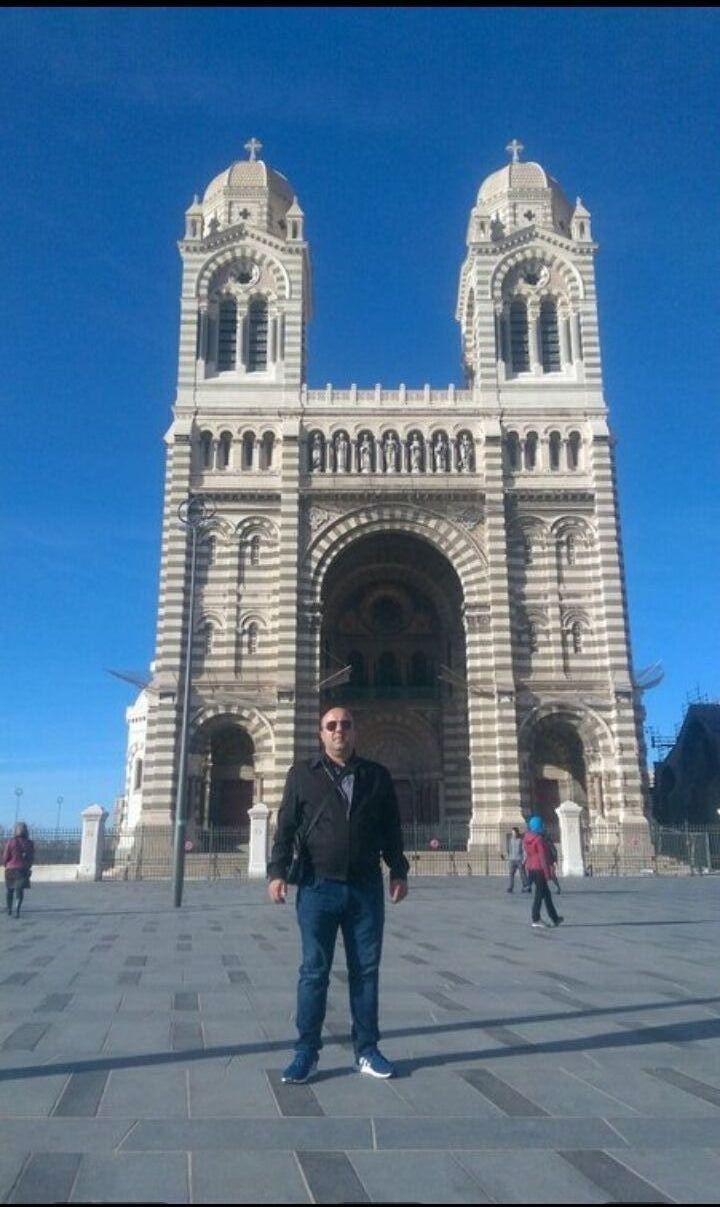  53974207  Davit, 45 ,    